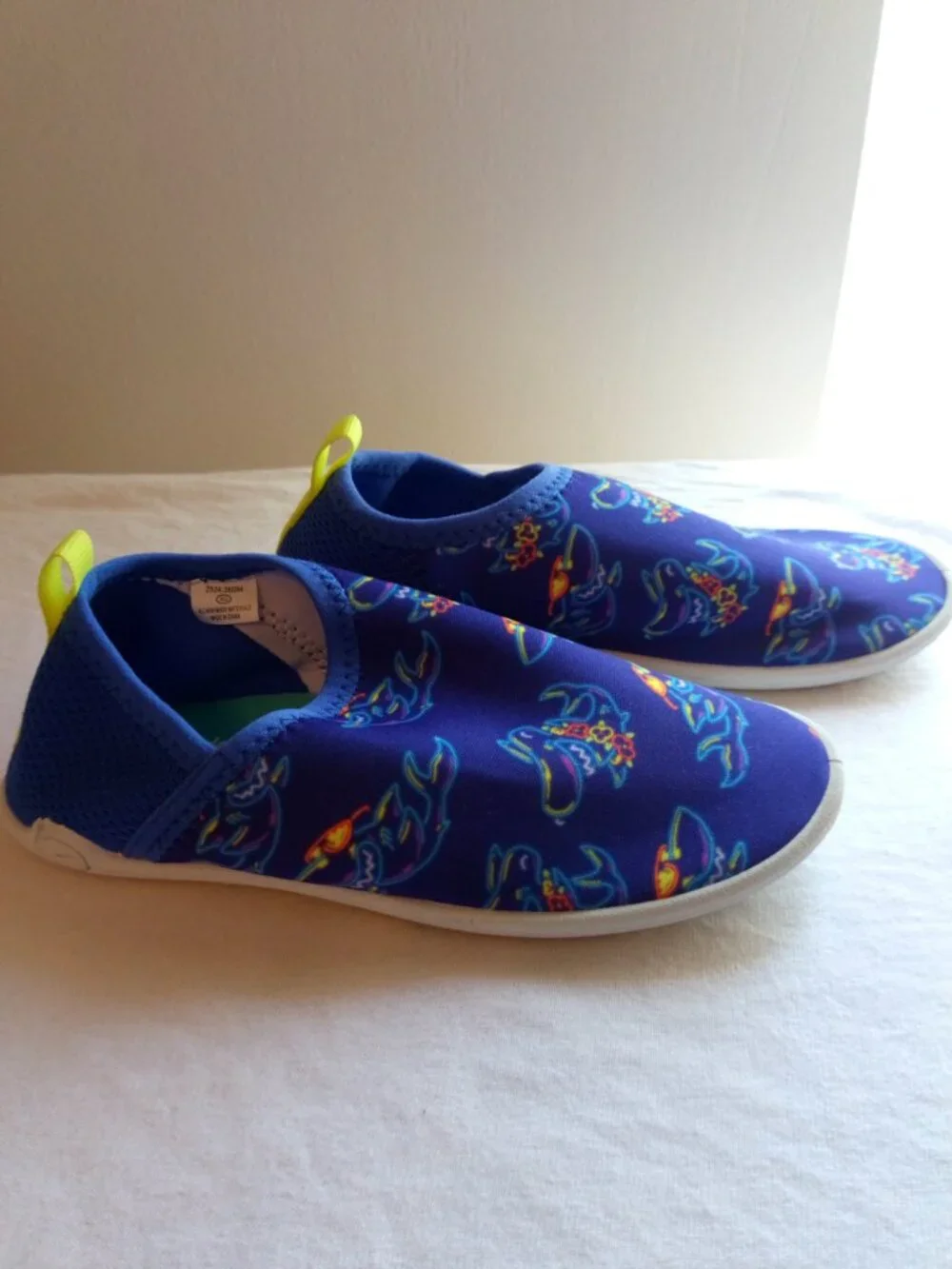 Boys' Blue & White Fire Print Water Shoes Size 10–11